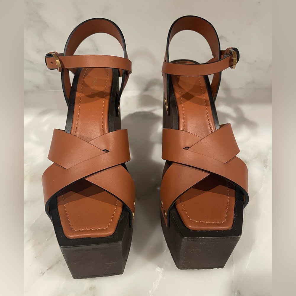 Frame LeMelrose Platform Sandals in Tobacco
